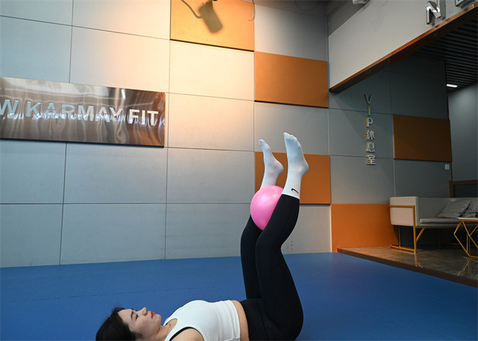 kasus perusahaan terbaru tentang Cara menggunakan bola pilates yang lembut